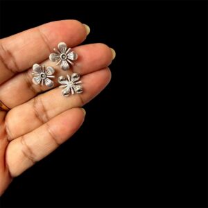 OXIBEADS0044- 50 GM PACK OF FLOWER MOTIF GERMAN SILVER METAL BEADS